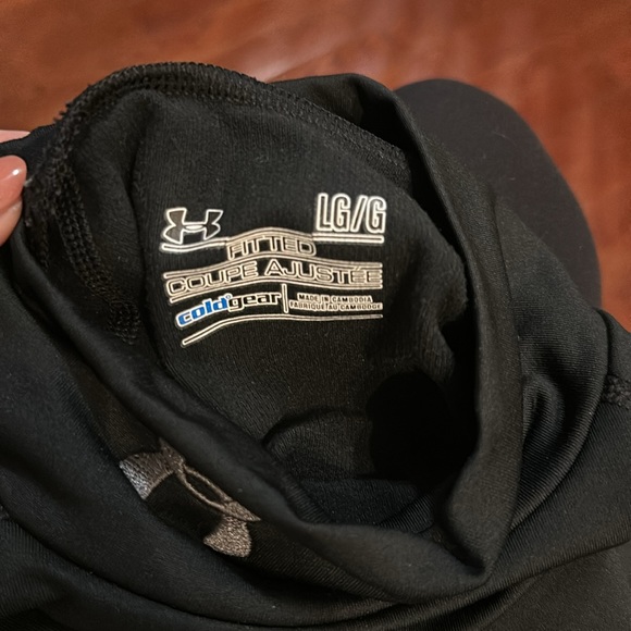 Black cold gear under Armour turtleneck - Picture 2 of 2